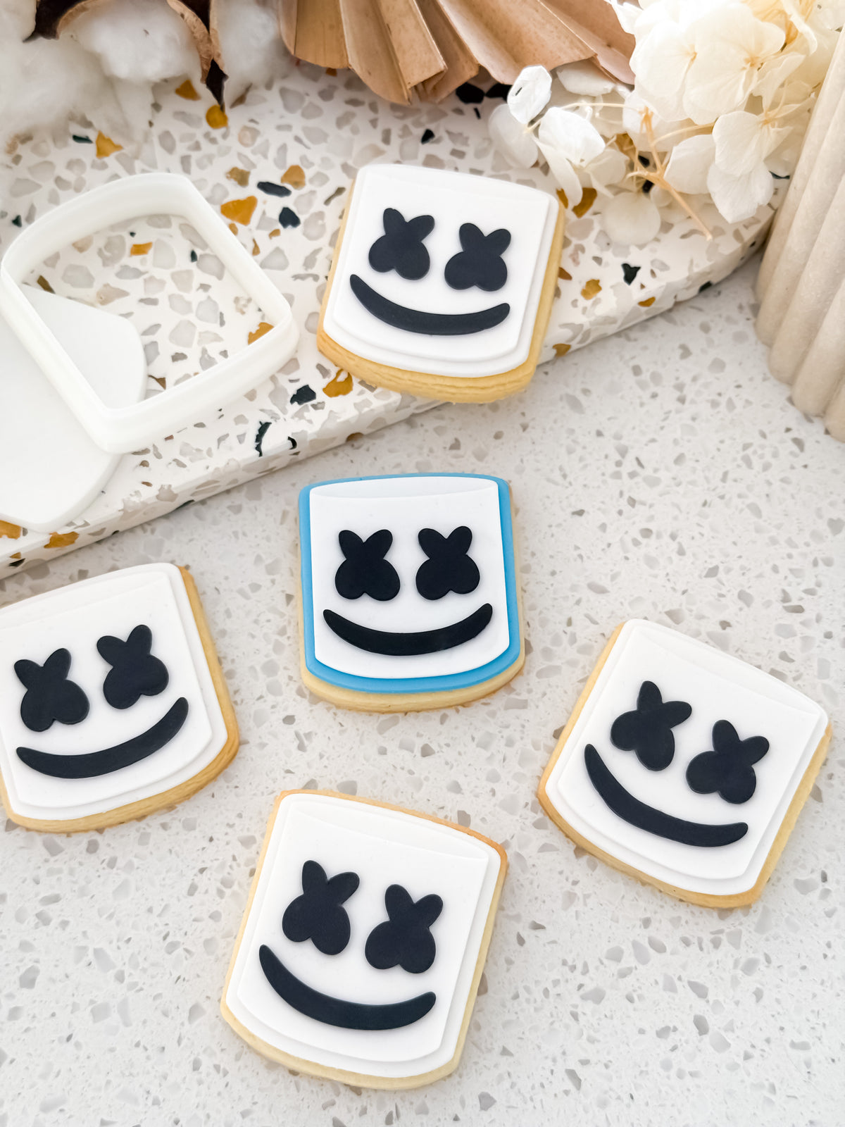 Mini Marshmello Helmet Stamp & Cutter - Perfect for Fondant & Sugar Cookies