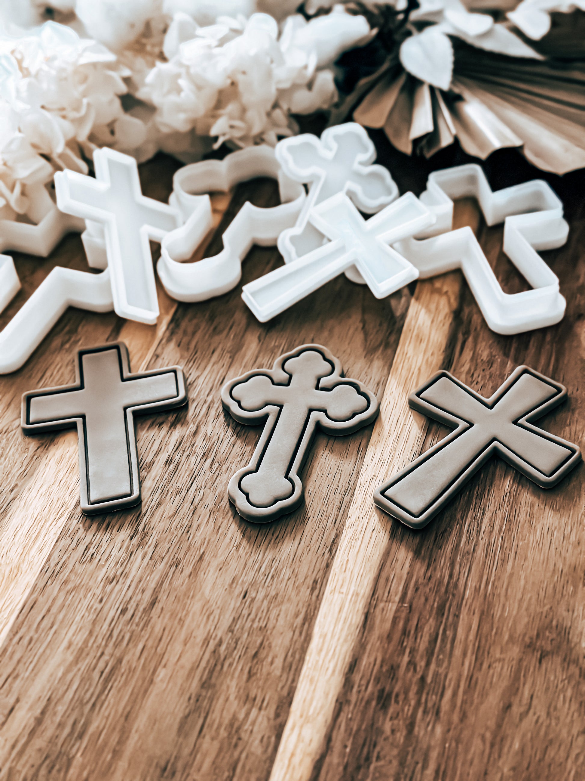 Curved Cross Stamp and Cutter - Ideal for Fondant & Sugar Cookies