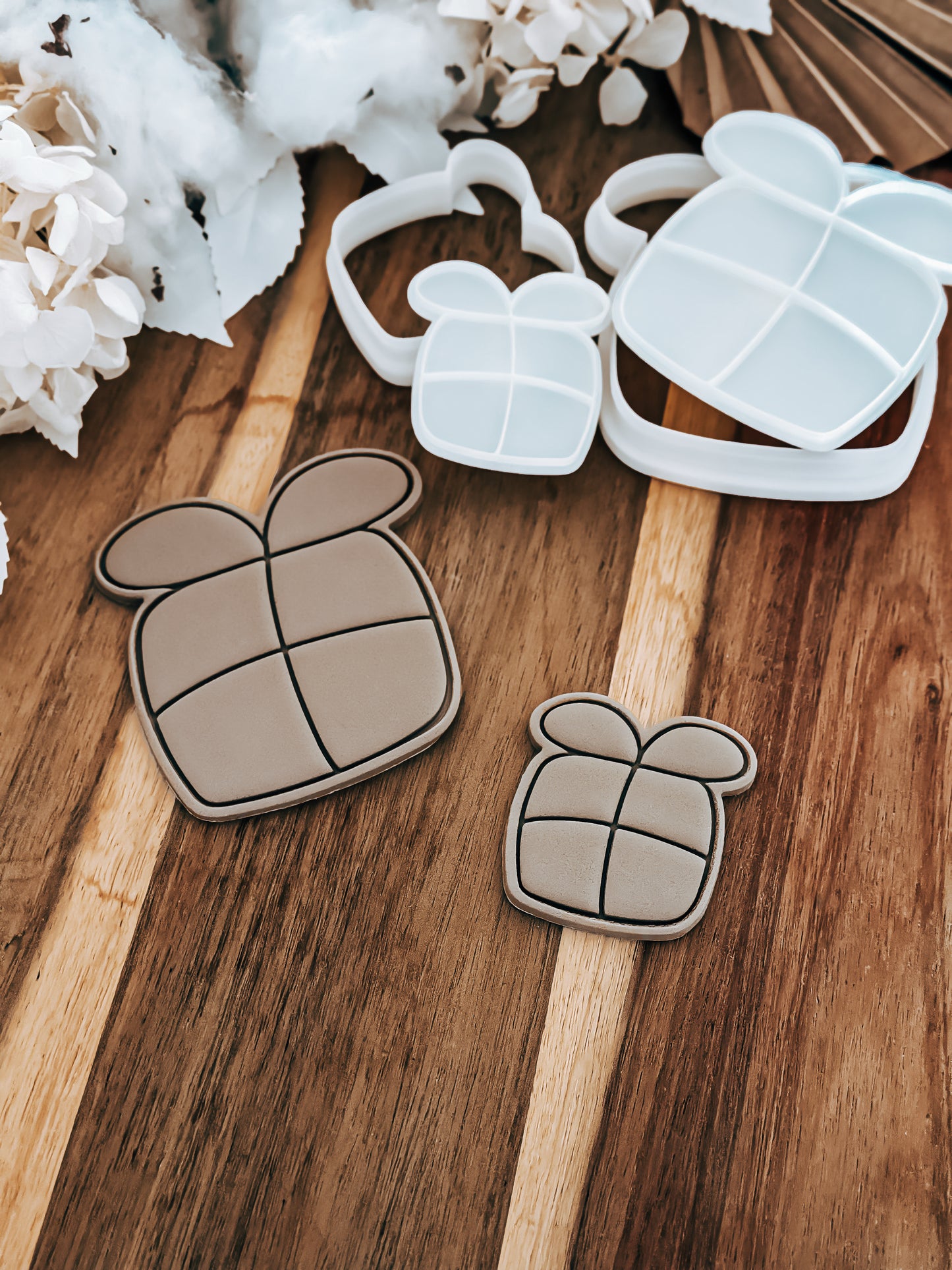 Present (Outline) - Cookie Stamp and Cutter - Ideal for Fondant & Sugar Cookies
