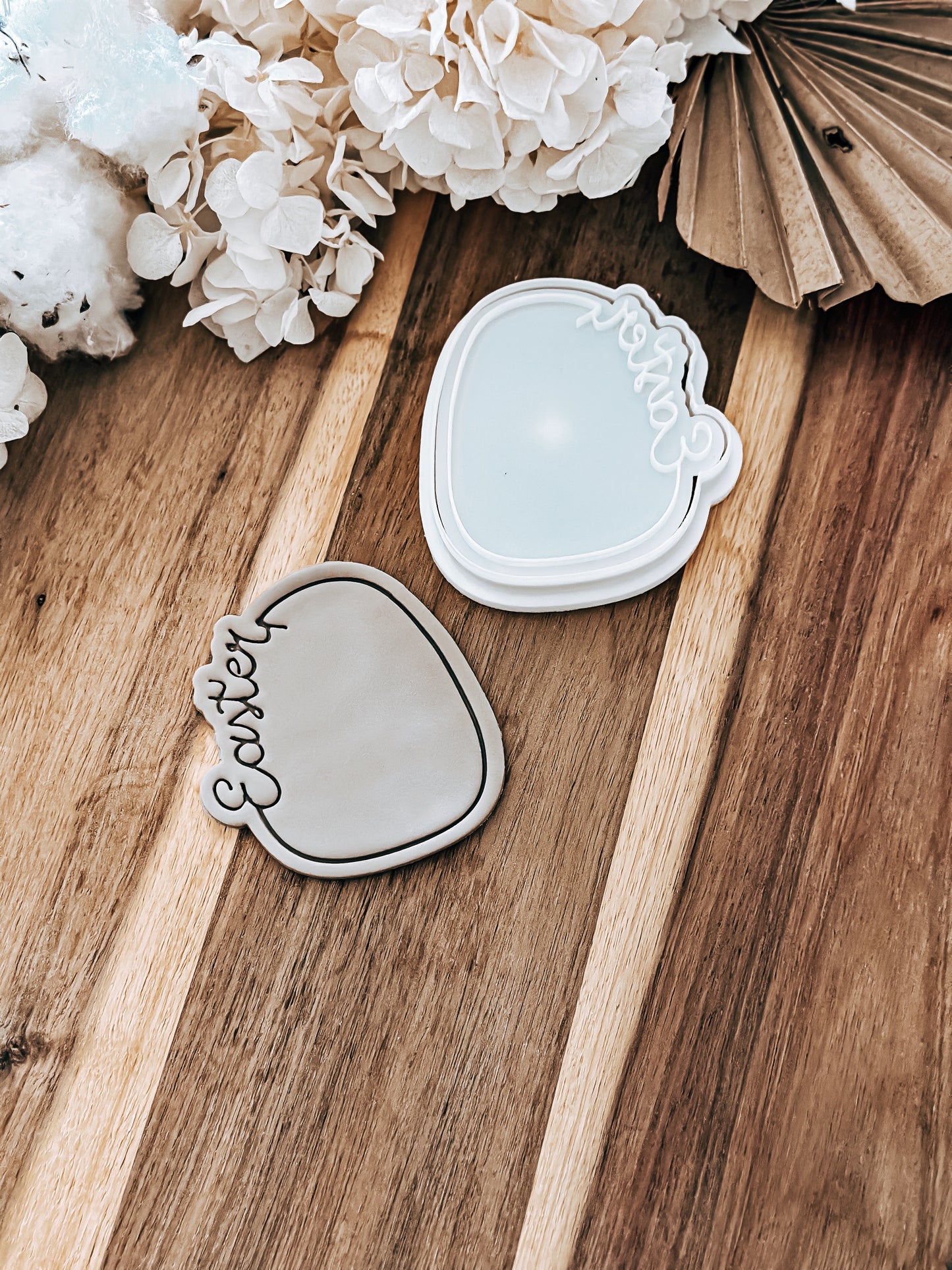 Easter Script Outline Egg - Cookie Stamp and Cutter - Ideal for Fondant & Sugar Cookies