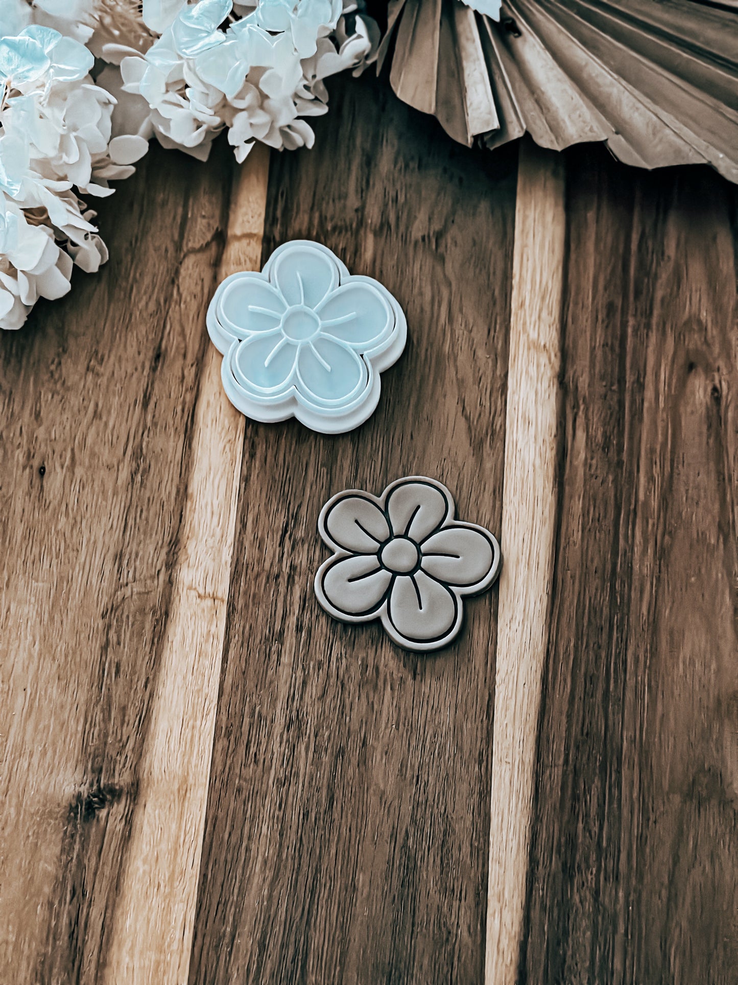 Mini Lila Flower - Cookie Stamp and Cutter