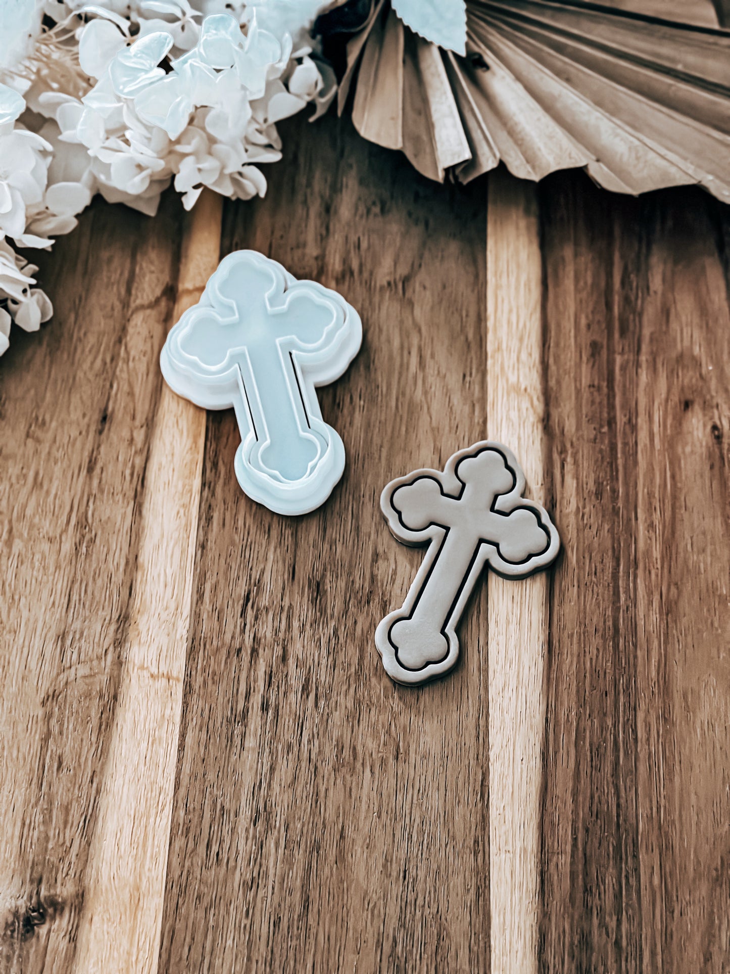 Curved Cross - Cookie Stamp and Cutter
