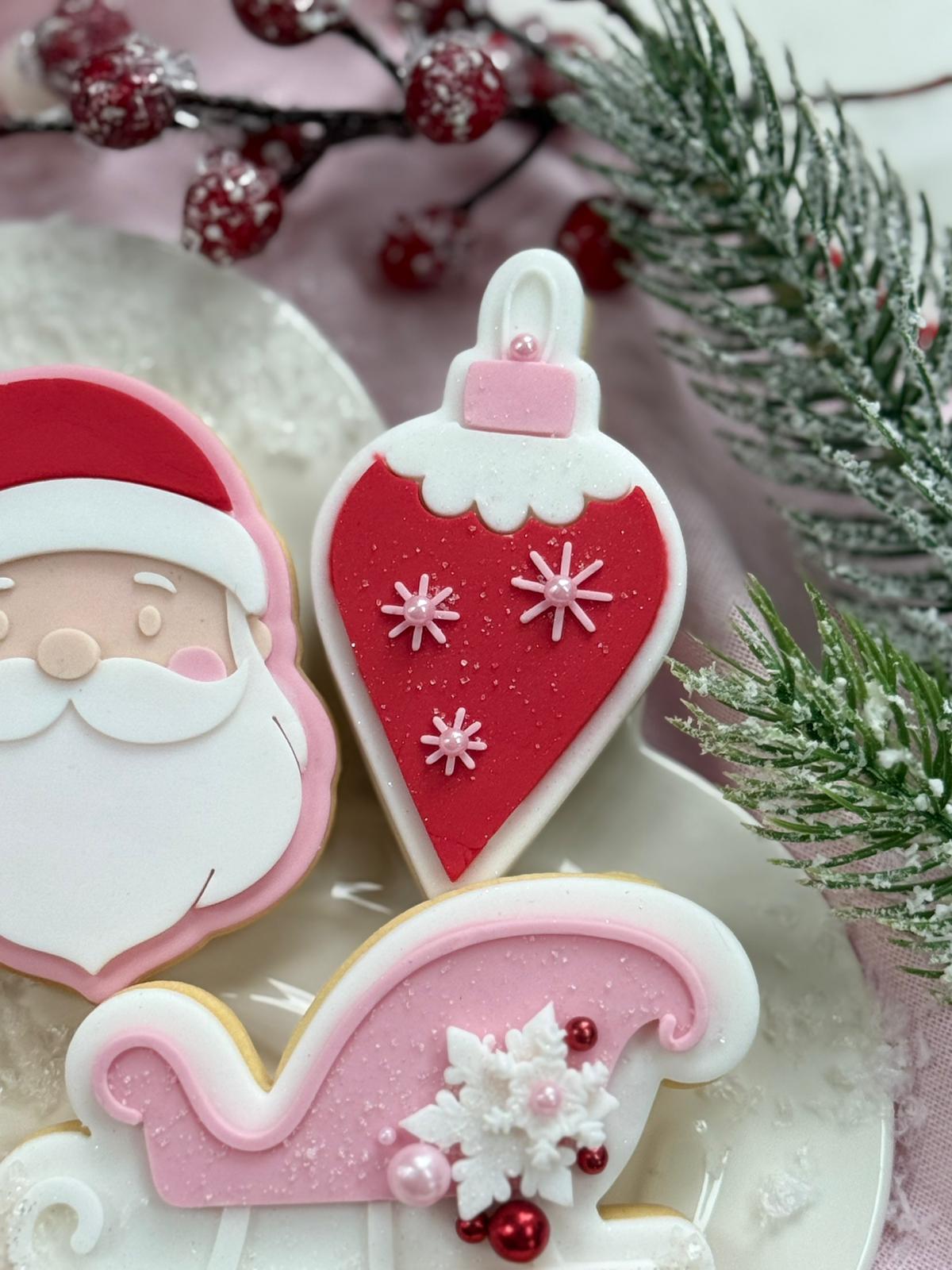 Point Bauble (Stars) design stamped in fondant to show the finished cookie