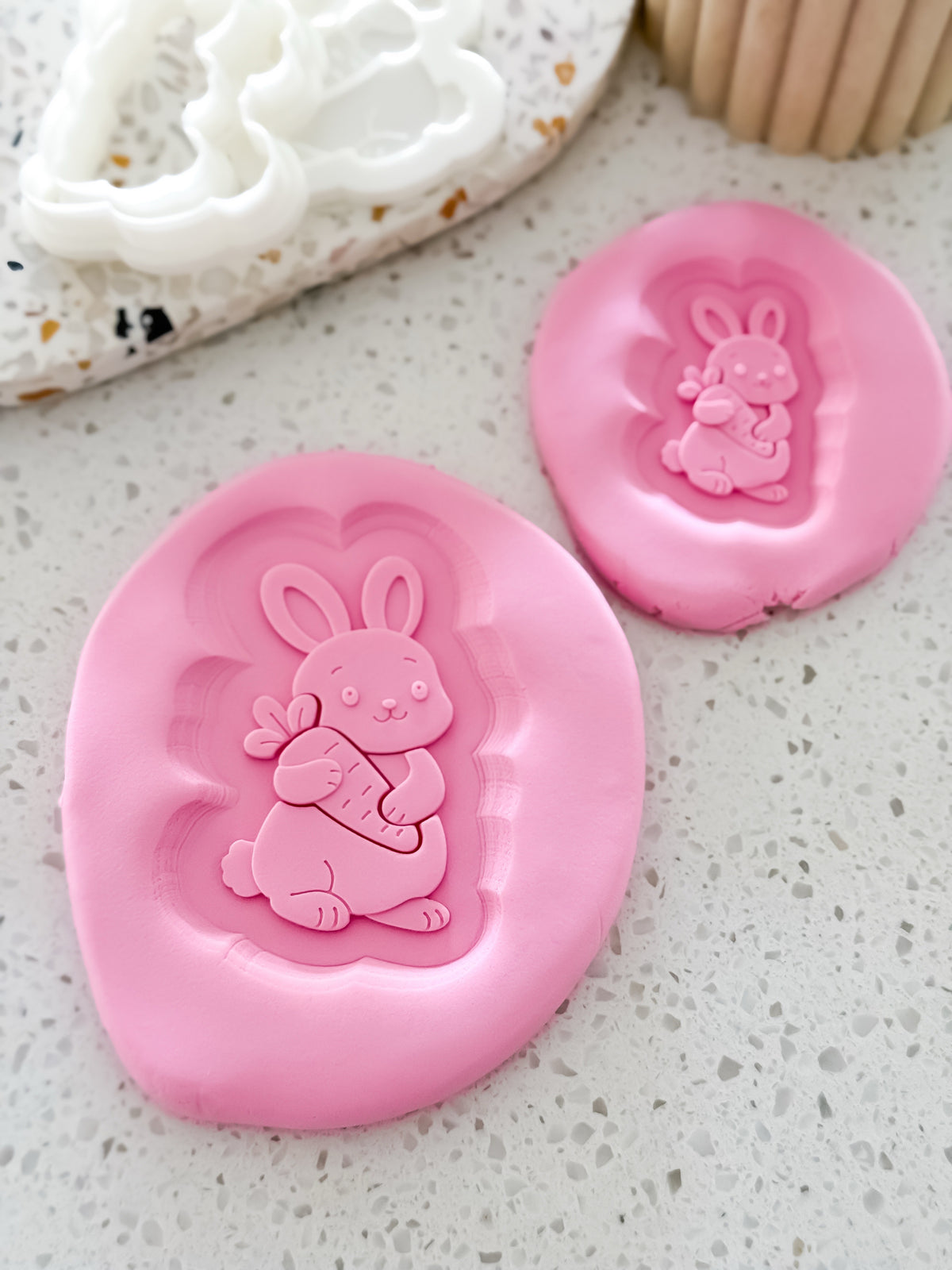 Sunny Bunny (Holding Carrot) Stamp & Cutter - Perfect for Fondant & Sugar Cookies