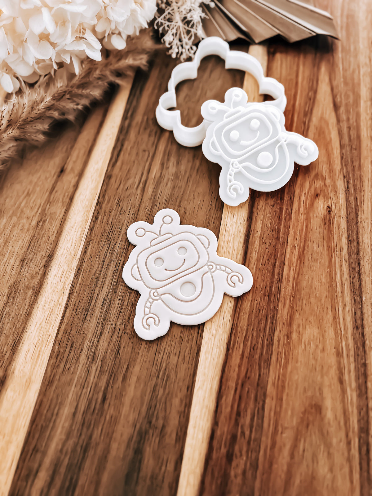 Robert The Robot Cookie Stamp & Cutter - Perfect for Fondant & Sugar Cookies