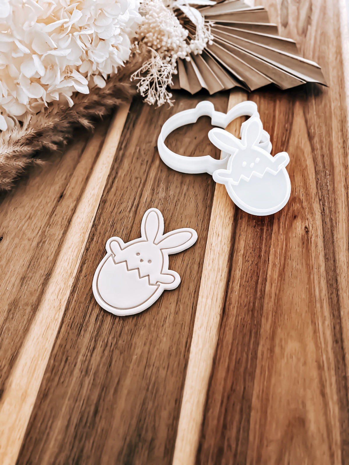 Hatching Egg Bunny - Cookie Stamp & Cutter - Ideal for Fondant & Sugar Cookies