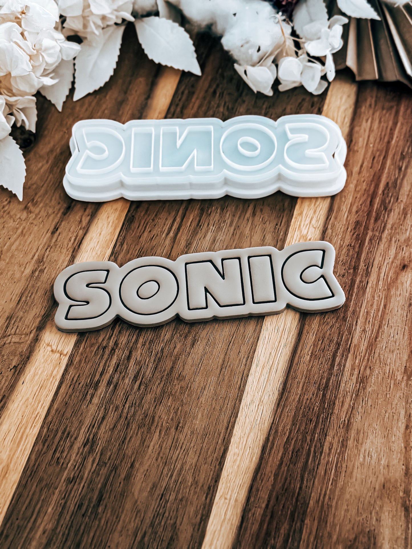 Sonic (Script) - Cookie Stamp and Cutter - Ideal for Fondant & Sugar Cookies