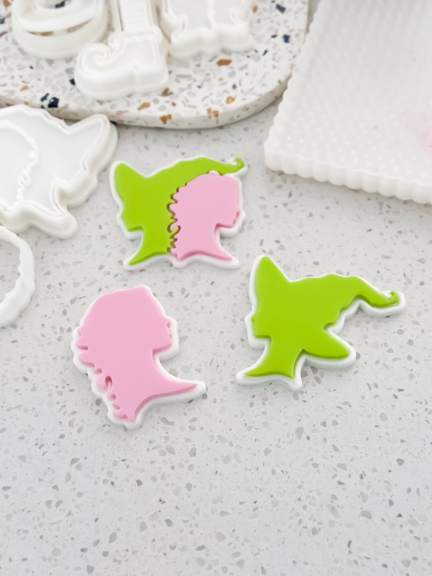 Glinda Outline (Wicked) - Cookie Stamp and Cutter - Ideal for Fondant & Sugar Cookies