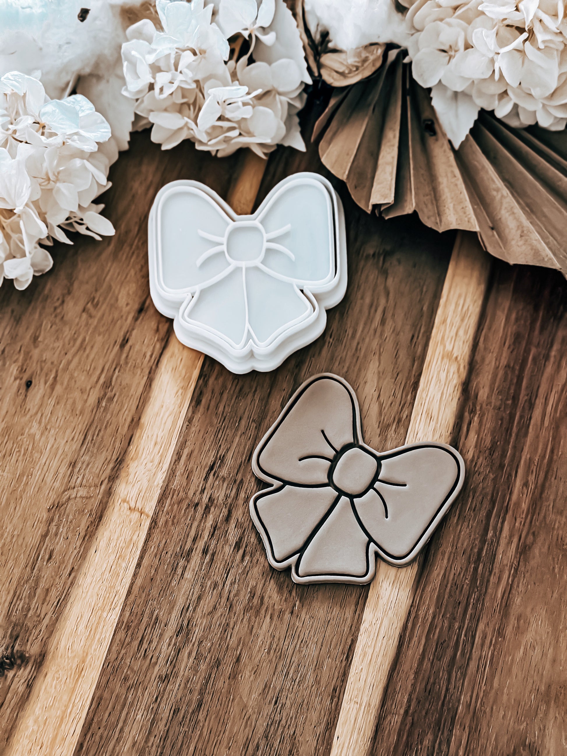 Simple Bow - Cookie Stamp and Cutter - Fondant & Sugar Cookies