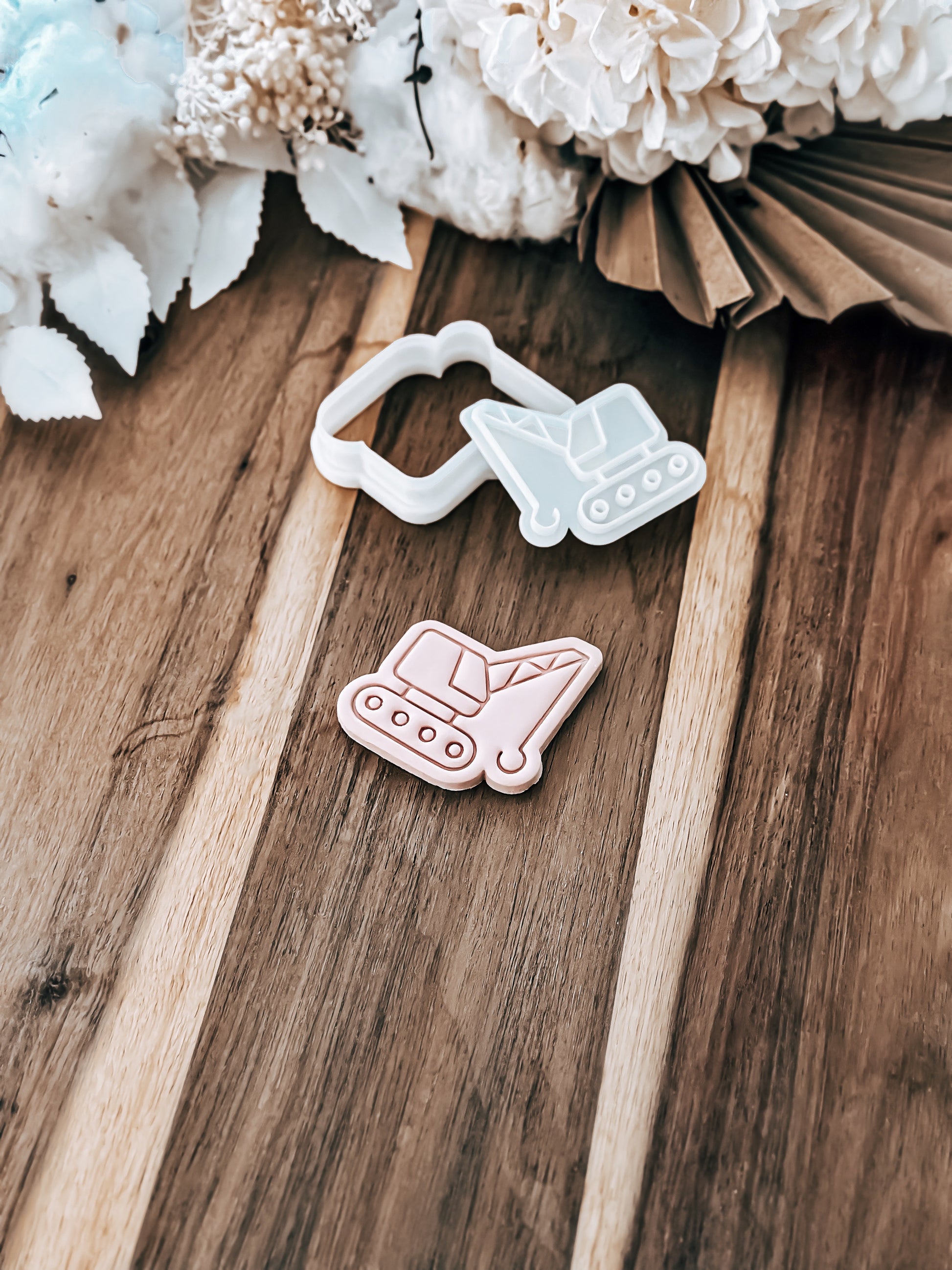 Mini Crane Car - Cookie Stamp & Cutter - Ideal for Fondant & Sugar Cookies