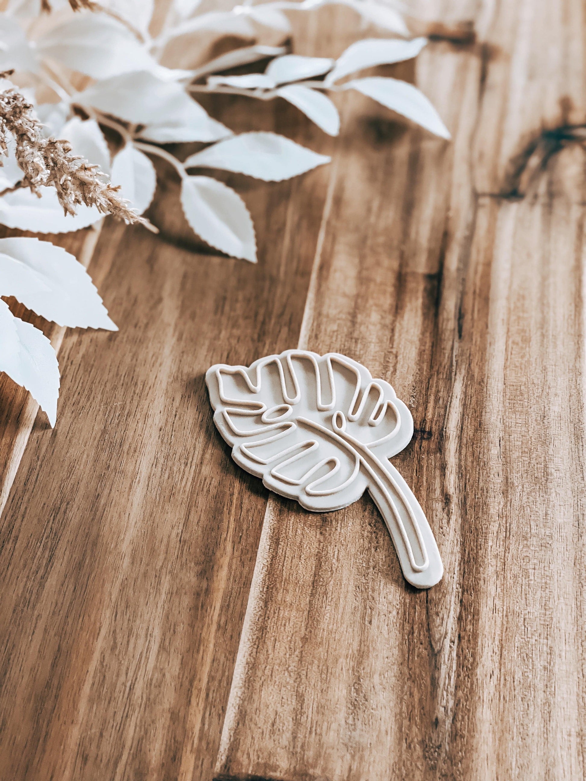 Monstera Leaf 'UP' Stamp and Cutter - O'Khach Baking Supplies