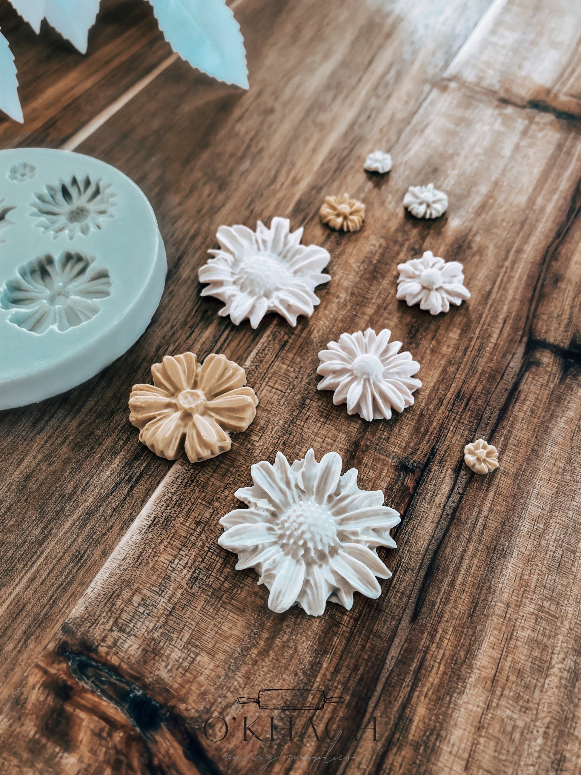 Daisy Flower - Silicone Mould - Perfect for Fondant, Chocolate, & Cake Decorating